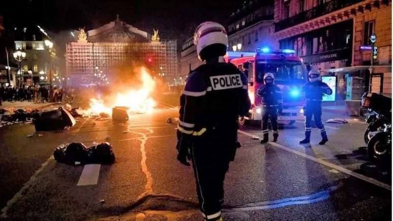 Em Paris, houve confrontos entre manifestantes e policiais