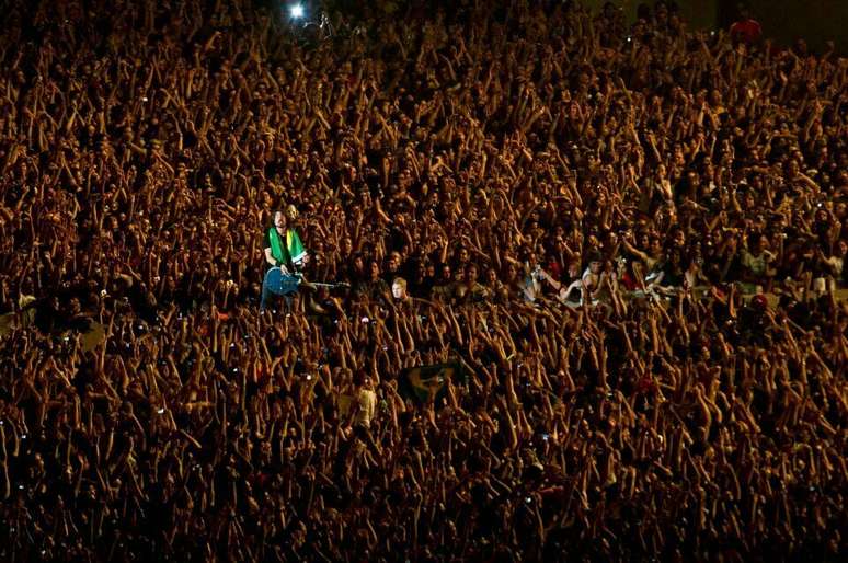 Foo Fighters durante sua apresentação no primeiro Lollapalooza Brasil, em 2012 