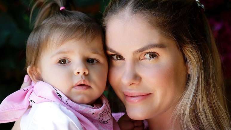 Bárbara Evans se derrete pelo sorriso da filha, Ayla: 'Me desmonta'