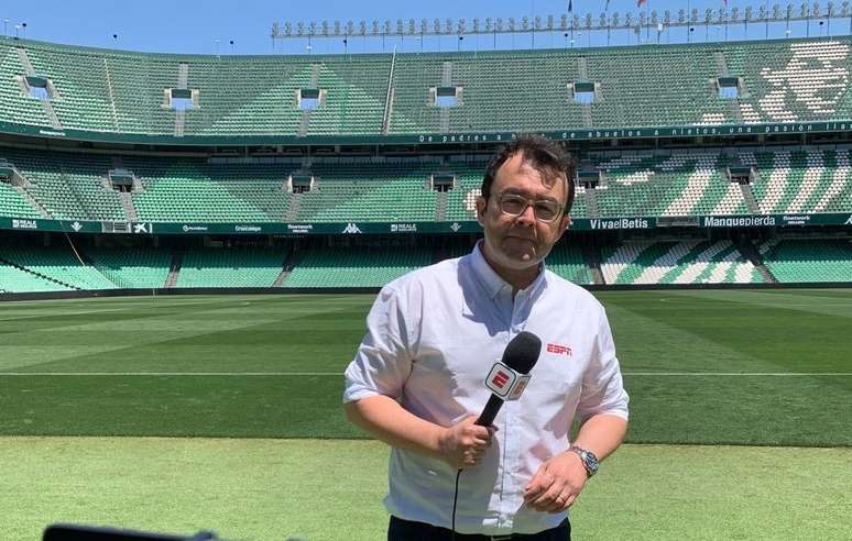 Vídeo Narrador Cai Em Pegadinha Durante Jogo De Portugal 3361