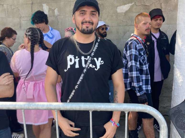 Filipi, a fan of the singer Pitty, in line at Lollapalooza in Sao Paulo Filipi, a fan of the singer Pitty, in line at Lollapalooza in Sao Paulo