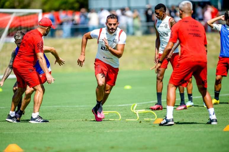 Flamengo treina com ausências de Gabigol e Arrascaeta