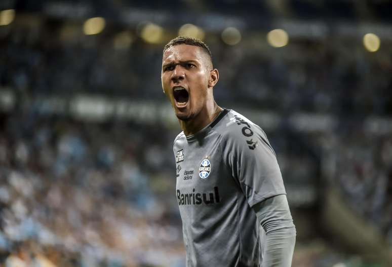 Adriel brilha, Grêmio vence Ypiranga nos pênaltis e está na final do Gauchão