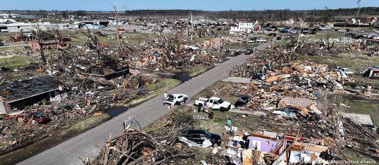 Tornado arrasou quarteirões inteiros no Mississippi