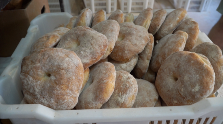 O Ftira &eacute; um p&atilde;o de massa fermentada tradicional malt&ecirc;s cozido em forno a lenha do mesmo modo h&aacute; s&eacute;culos
