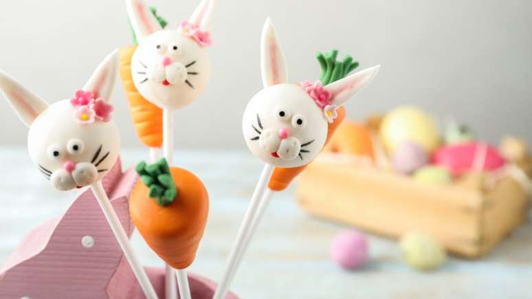 Find out how to make carrot popcakes, the perfect Easter treat