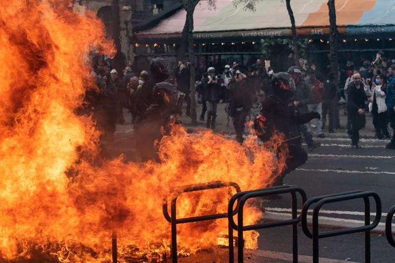 Protestos têm se tornado mais violentos desde que o governo usou dispositivo para aprovar um projeto de lei sem passar pela Assembleia Nacional