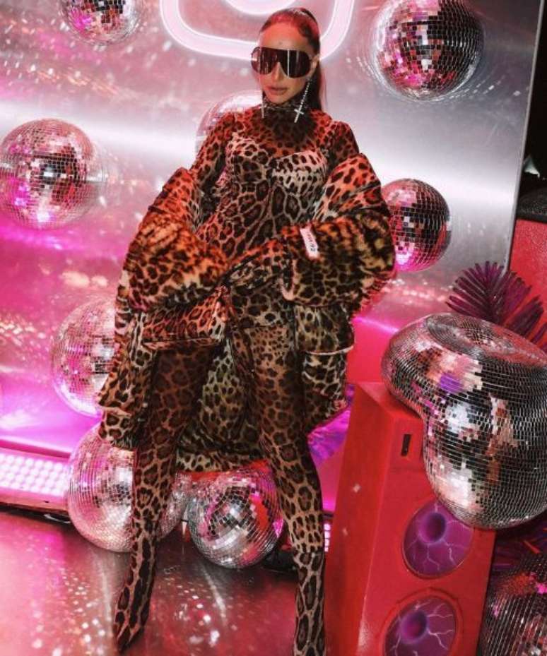 Sabrina Sato trouxe o animal print para seu look do festival &ndash;