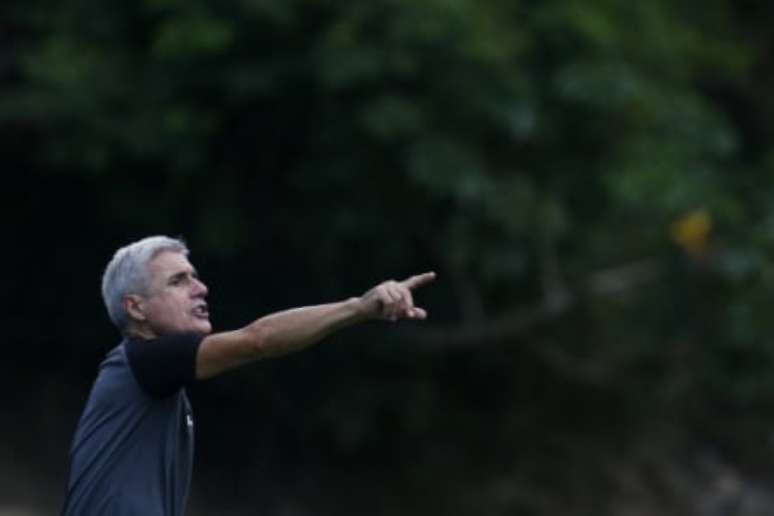 Luís Castro vive pressão no Botafogo (Foto: Vítor Silva/Botafogo)