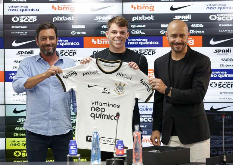 Alessandro ressalta compromisso com finanças ao falar sobre busca do Corinthians por reforços