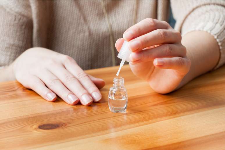 Aplica&ccedil;&atilde;o de base pode ajudar na prote&ccedil;&atilde;o das unhas 