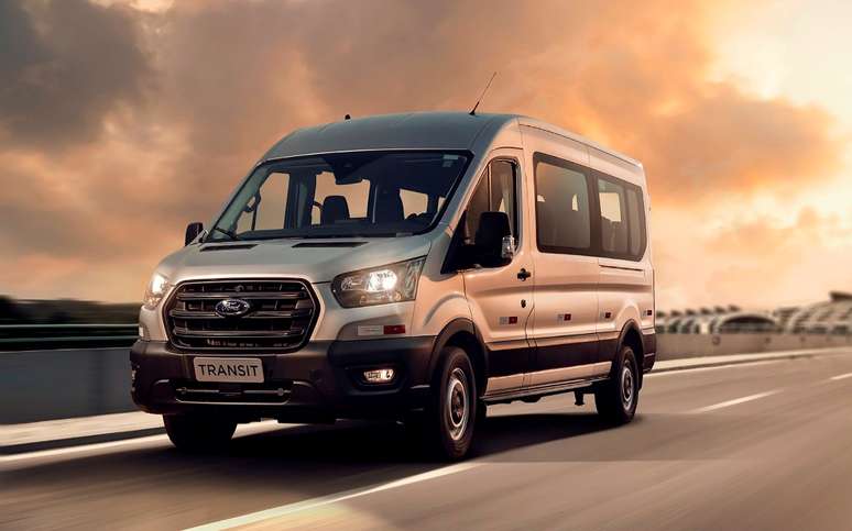 Ford Transit é a primeira van comercial com câmbio automático do País.