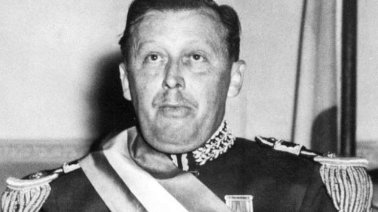 O general Alfredo Stroessner governou o Paraguai por 35 anos e morreu exilado no Brasil