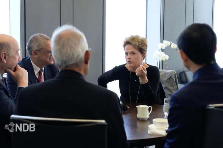 Dilma Rousseff em reunião em Xangai, na China