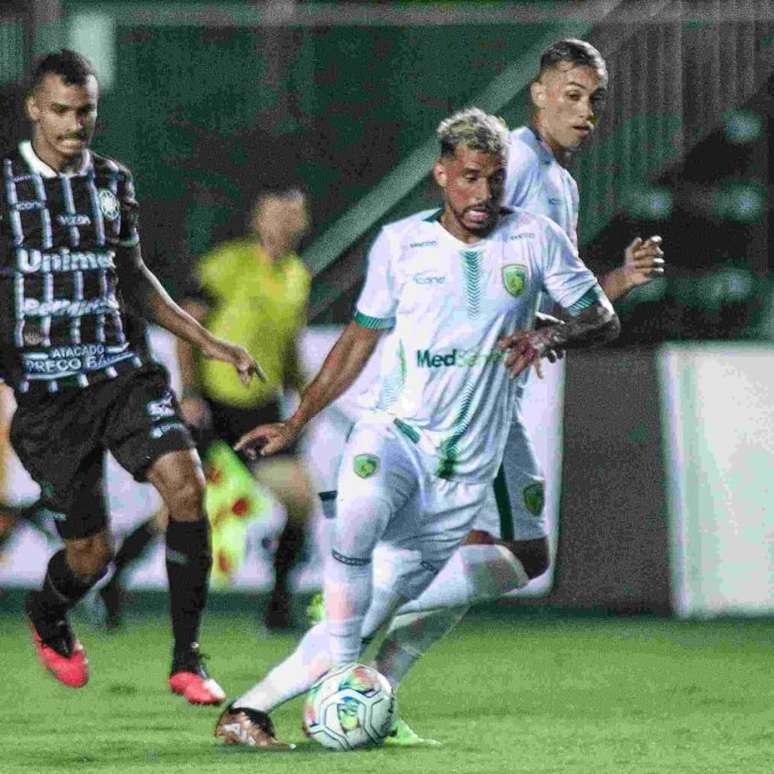 Charles Oliveira em ação pelo Porto Vitória-ES (Foto: Wagner Chaló)