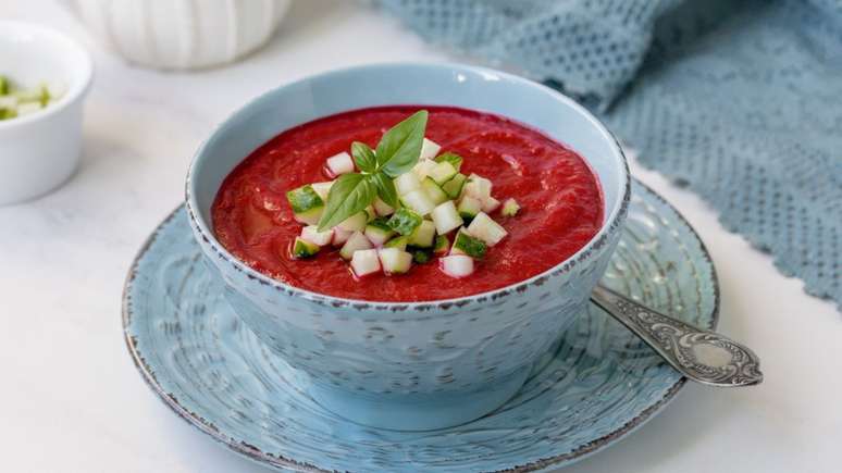 Caldo vegetariano de beterraba
