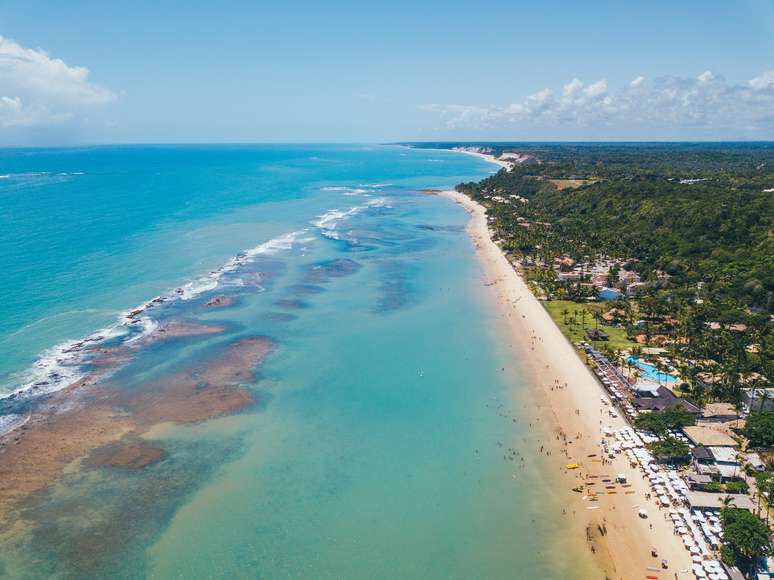 Vista aérea da Praia do Mucugê em Arraial d'Ajuda