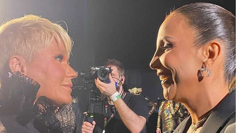 Nas redes sociais, Xuxa homenageou Ivete pelos 50 anos e falou sobre como queria estar perto da amiga.