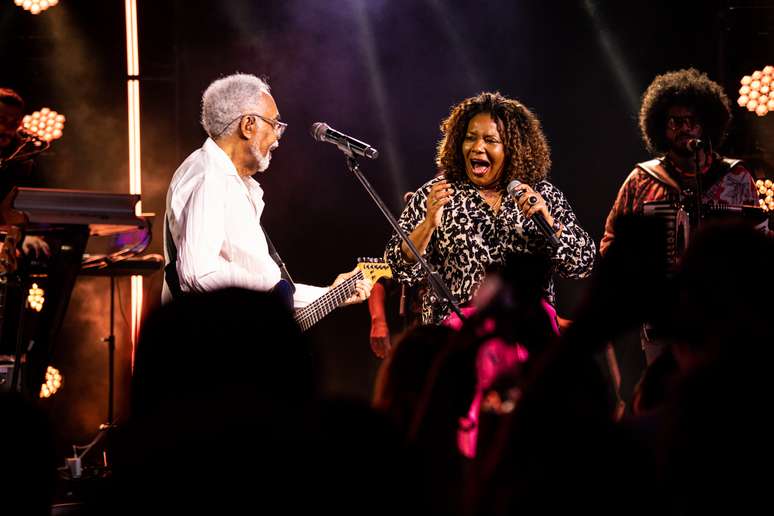 Gilberto Gil (esq.) e Maragareth Menezes em show no TIM Noites Cariocas, no Rio (Gabi Netto &ndash; 24.mar.2023/Divulga&ccedil;&atilde;o)