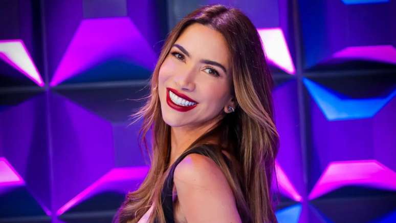 Comandando o “Programa Silvio Santos”, Patrícia Abravanel vem apostando em looks cheios de estilo e nós amamos!