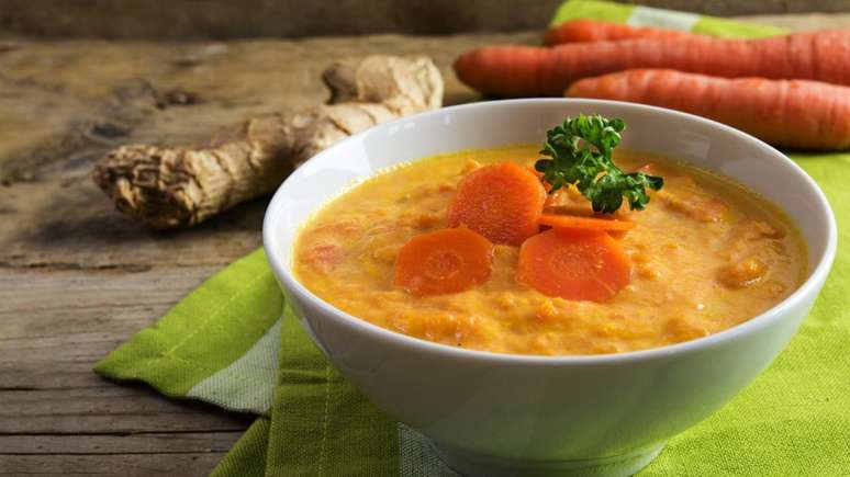 Sopa-light de gengibre e cenoura