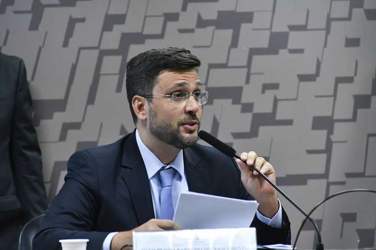 À mesa, em pronunciamento, indicado para exercer o cargo de presidente da Comissão de Valores Mobiliários (CVM), João Pedro Barroso do Nascimento. Foto: Geraldo Magela/Agência Senado