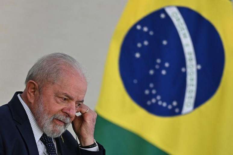 Diagnosticado com broncopneumonia, Lula adiou viagem &agrave; China