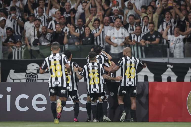 Ronaldinho Gaúcho tem jogo em BH no dia da inauguração da Arena