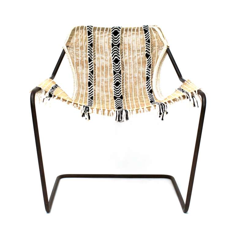 Poltrona Paulistano, de Paulo Mendes da Rocha, ganha assento realizado pelos &iacute;ndios da comunidade Kamayur&aacute;, no Xingu.