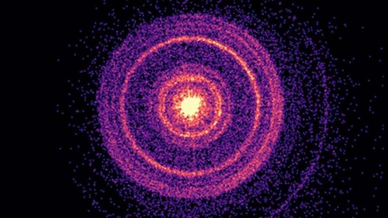 Satélites capturaram imagens de como a explosão gama iluminou anéis de poeira no espaço