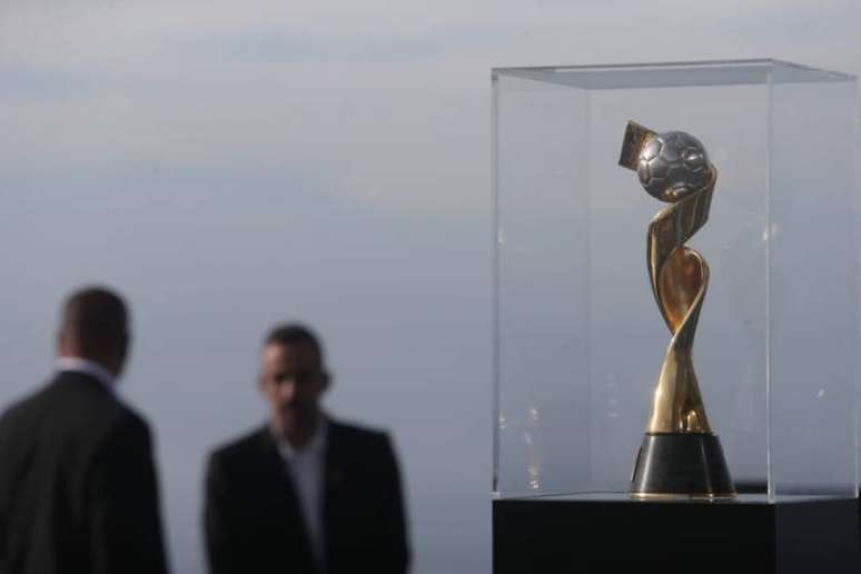 Taça da Copa do Mundo Feminina fica no Brasil até esta quinta-feira.