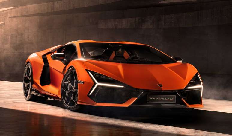 Lamborghini Revuelto: sucessor do Aventador é híbrido plug-in com 1.015 cv.