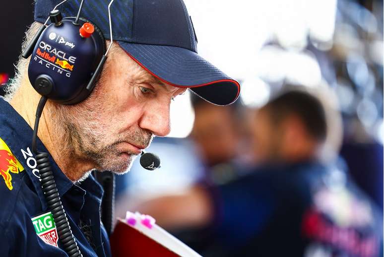 De saída? O contrato de Adrian Newey se encerra este ano. Fica ou nao?