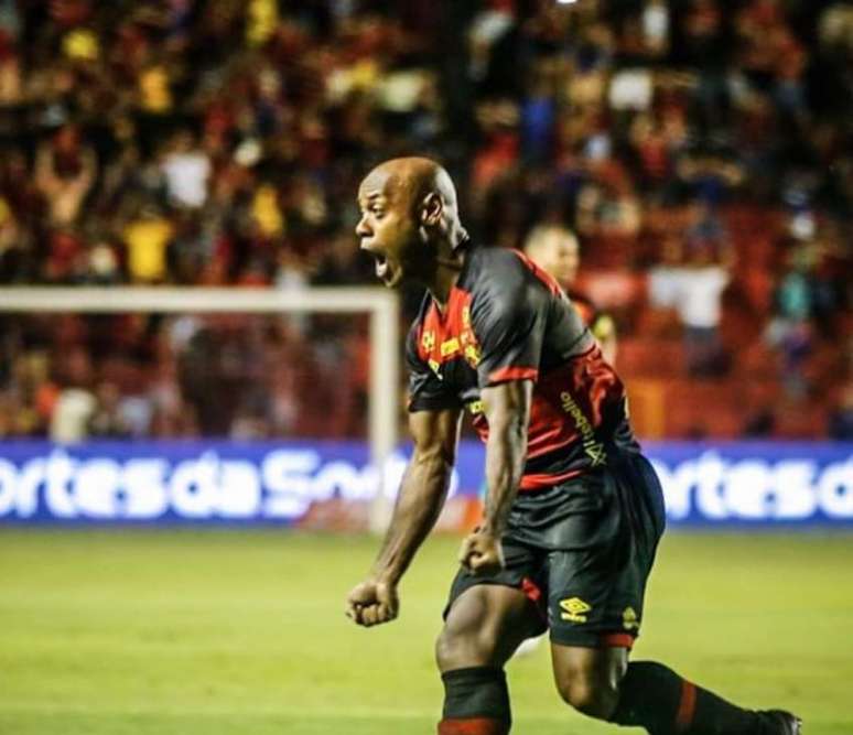 Vagner Love anotou o gol que deu a vitória e classificação para a decisão da Copa do Nordeste (Divulgação)