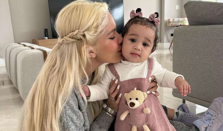 Karoline Lima relatou que sua filha com Éder Militão nasceu com deficiência.