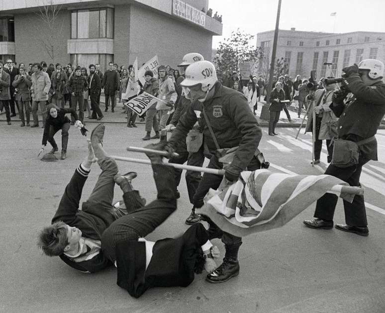 As autoridades e os manifestantes frequentemente entravam em confronto