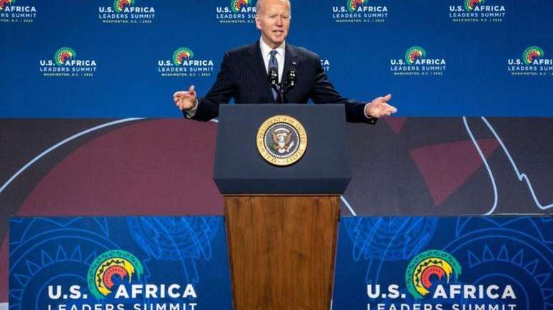 A política de Biden para as relações com a África enfatiza a democracia