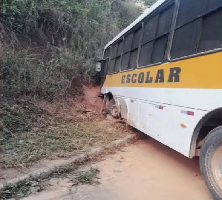 Motorista tem braço decepado e cinco crianças ficam levemente feridas em acidente no ES