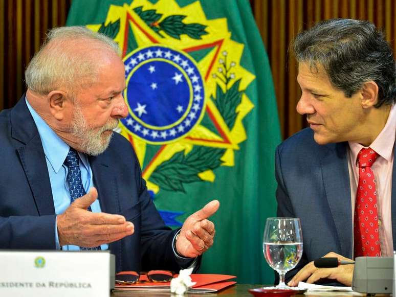 O presidente Lula com o ministro Fernando Haddad