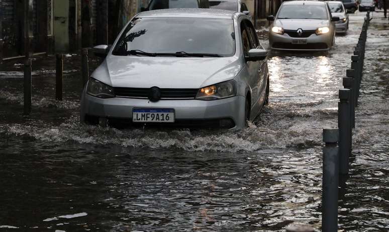 Quando a rua alaga, é preciso tomar a decisão correta, e rápido