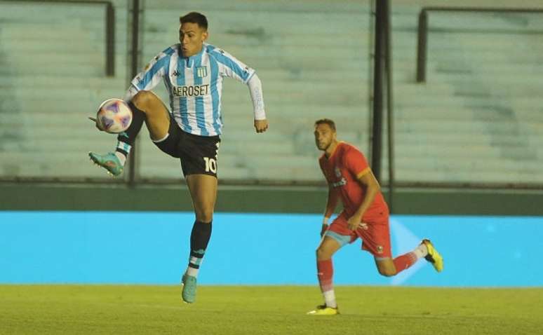 Matías Rojas em ação com a camisa do Racing (Foto: Divulgação/Twitter Racing Club)