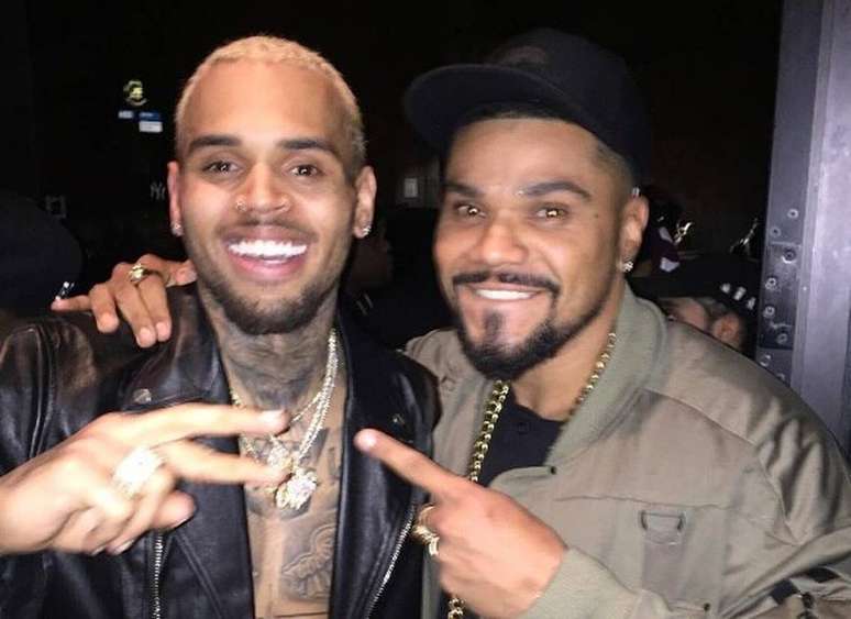 Os cantores Naldo Benny e Chris Brown durante encontro em Nova York publicado pelo brasileiro.