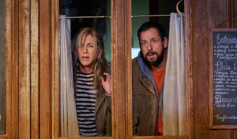 'Mistério em Paris' é o novo filme que marca a parceria entre Jennifer Aniston e Adam Sandler.