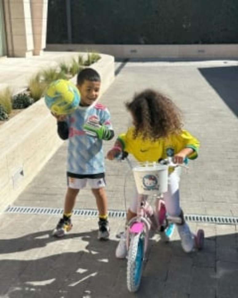 Filha de Cristiano veste camisa do Brasil (Foto: Reprodução/Instagram)