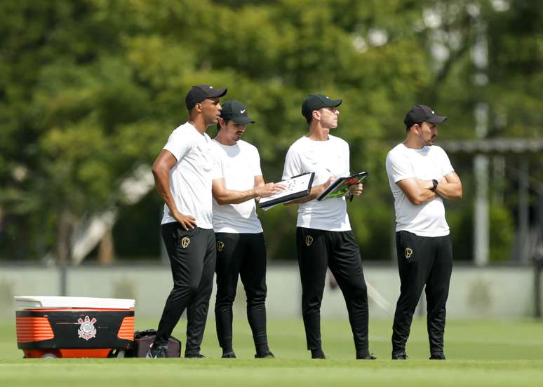  Corinthians faz treino de enfrentamento e finaliza semana de atividades no CT