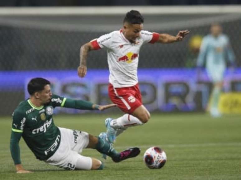 Artur pelo Bragantino contra o Palmeiras nesta temporada (Foto: Ari Ferreira/Red Bull Bragantino) Artur pelo Bragantino contra o Palmeiras nesta temporada (Foto: Ari Ferreira/Red Bull Bragantino)
