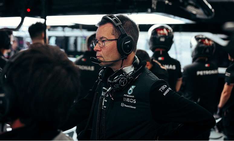 Mike Eliott, Diretor Técnico da Mercedes, em Silverstone no ano passado. À busca de soluções. E rápido.