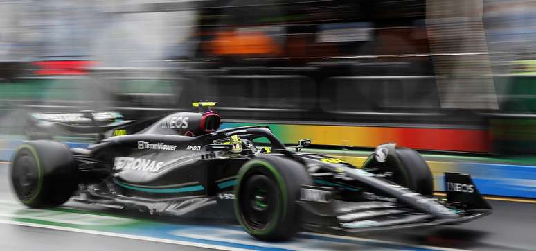 Hamilton em ação com o W14 no GP da Austrália