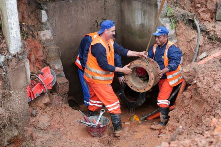 The CEEE equatorial service can leave the northern and central districts of Porto Alegre without water
