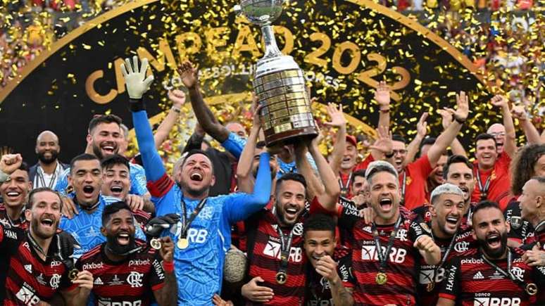Flamengo define programação para a estreia da Libertadores, contra o Aucas; Vítor Pereira indica mudanças